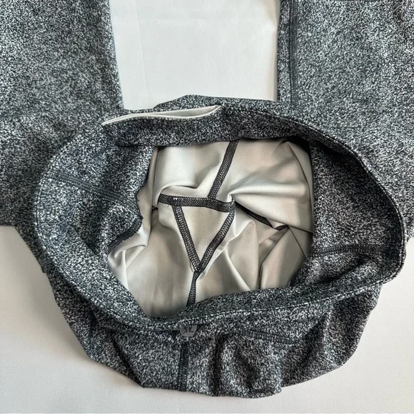 0316 - Lululemon Crop Pants Size 4 - Picture 6 of 7